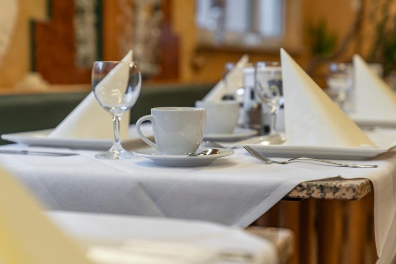 Hotel Esmer Lollar Kültér fotó