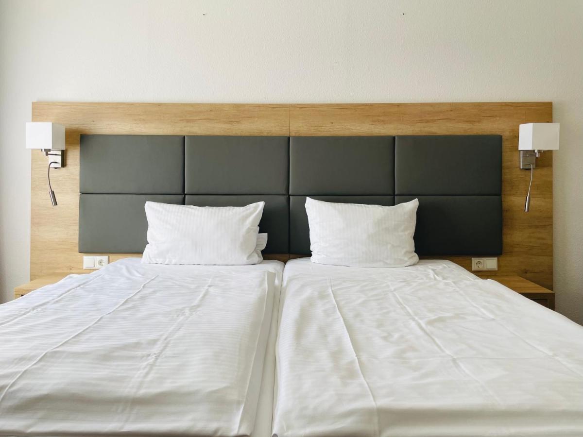 Hotel Esmer Lollar Kültér fotó